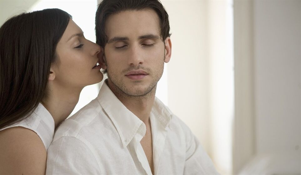 La mujer excita al hombre